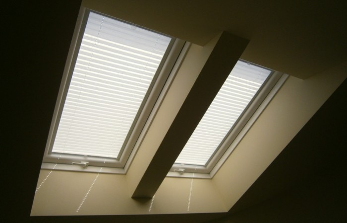 plisy-na-oknie-dachowym